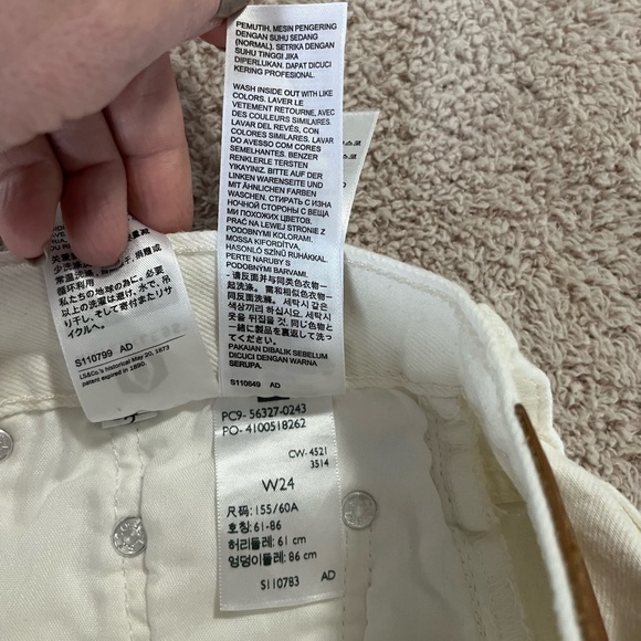 NWT Levi’s Premium White 501 Original High Rise Jean Shorts - Size 24 - Picture 14 of 15